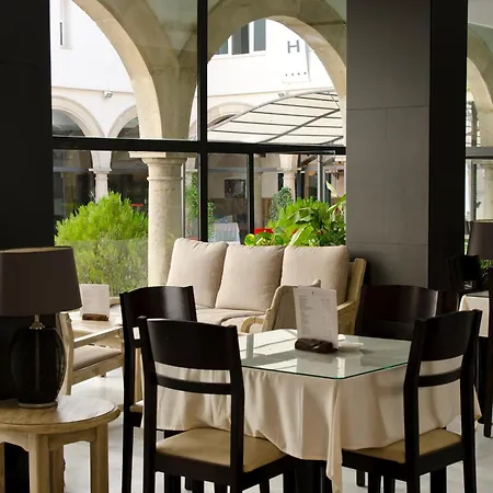 Trh Ciudad De Hotel Baeza