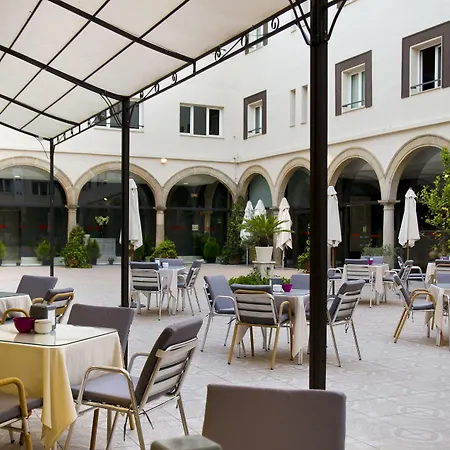 Trh Ciudad De Hotel 4*
